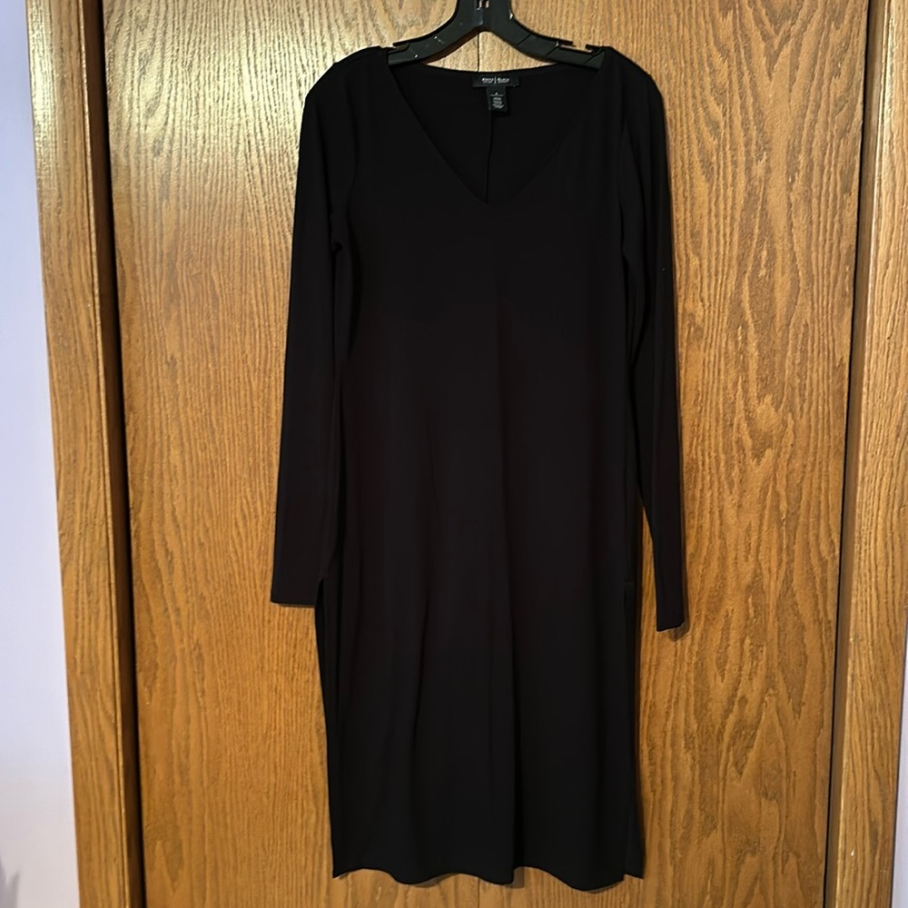 WHBM - White House Black Market black v-neck dress size small.